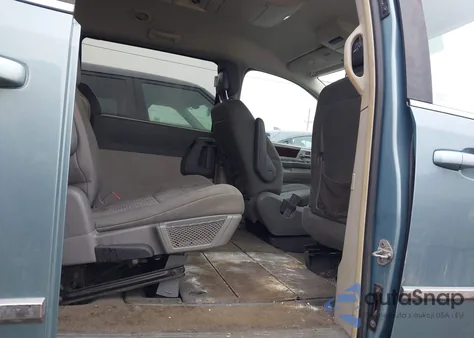 2010 Chrysler Town & Country Touring z USA, uszkodzony, nr VIN 2A4RR5D12AR300475